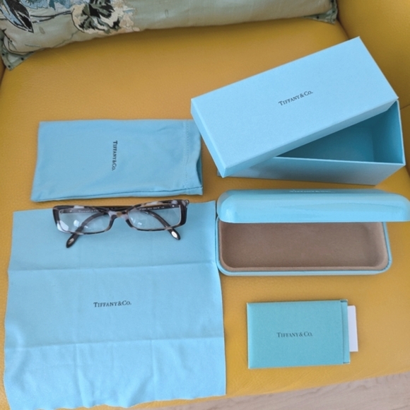 Tiffany glasses frame with a complete assortment. - Picture 1 of 6